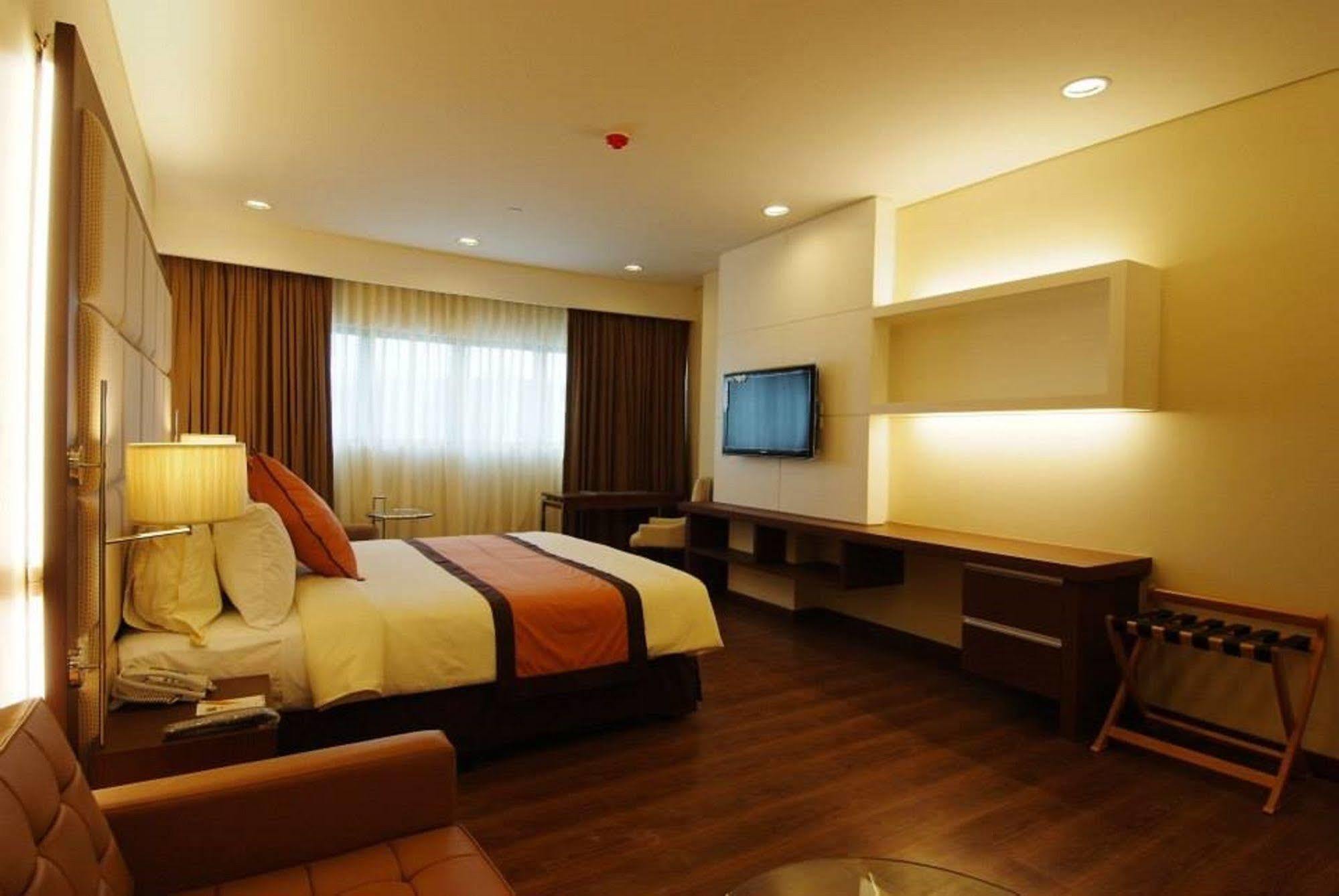 Santomas Suites Santo Tomas Экстерьер фото